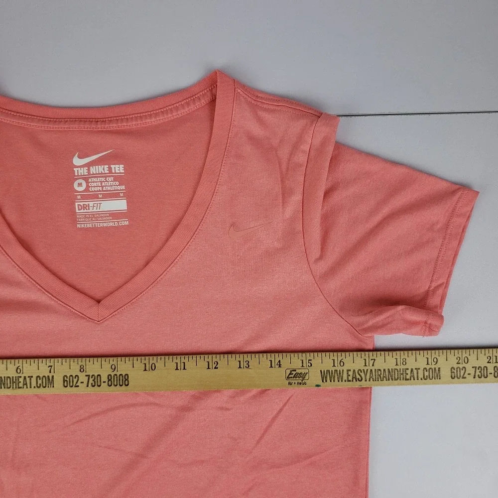 Nike T-Shirt Women's Medium Salmon Athletic Cut The Nike‎ Tee DRI-FIT Top